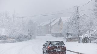 Đir snijegom prekrivenim Gračacom, 25. siječnja 2021. Đir snijegom prekrivenim Gračacom, 25. siječnja 2021.