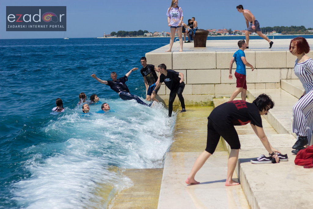 Ludijada zadarskih maturanata na Pozdravu suncu i Morskim orguljama