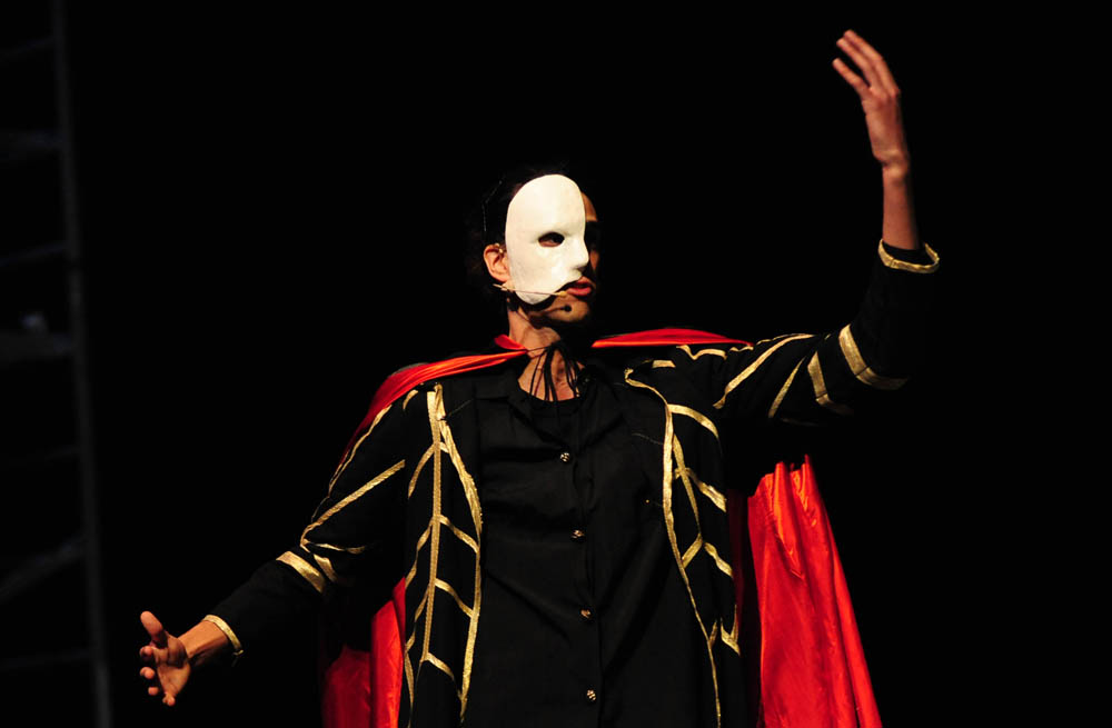 Zadar, 15.06.2013. snimio: Nenad Marčev
Gimnazija Vladimira Nazora Zadar i prijatelji
Andrew Lloyd Webber
Fantom u Operi
Redatelj Milena Dundov
Umjetnička voditeljica Iva Mustać Klarić
Nastupili učenici škole i prijatelji
Dvorana HNK Zadar Zadar, 15.06.2013. snimio: Nenad Marčev
Gimnazija Vladimira Nazora Zadar i prijatelji
Andrew Lloyd Webber
Fantom u Operi
Redatelj Milena Dundov
Umjetnička voditeljica Iva Mustać Klarić
Nastupili učenici škole i prijatelji
Dvorana HNK Zadar