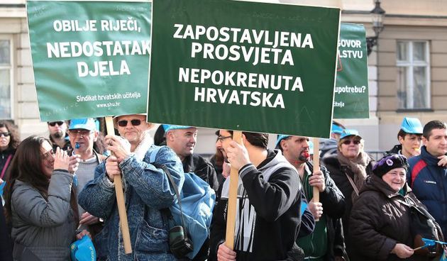 07.02.2014., Zagreb – Sindikat hrvatskih ucitelja odrzao je danas na Markovom trgu prosvjed kojim je iskazao nezadovoljstvo stausom i pravima zaposlenih u osnovnoskolskom sustavu. Photo: Patrik Macek/PIXSELL Autor  Patrik Macek/PIXSELL Ključne riječi  u