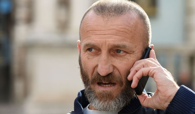 Policija spriječila Davora Dujića da zapali sebe i automobil na glavnom trgu