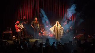 Esma Redžepova, prateći bend Folk Masters i gost Ibus Ibraimovski @ Arsenal Zadar Esma Redžepova, prateći bend Folk Masters i gost Ibus Ibraimovski @ Arsenal Zadar