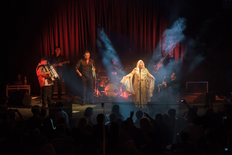 Esma Redžepova, prateći bend Folk Masters i gost Ibus Ibraimovski @ Arsenal Zadar Esma Redžepova, prateći bend Folk Masters i gost Ibus Ibraimovski @ Arsenal Zadar