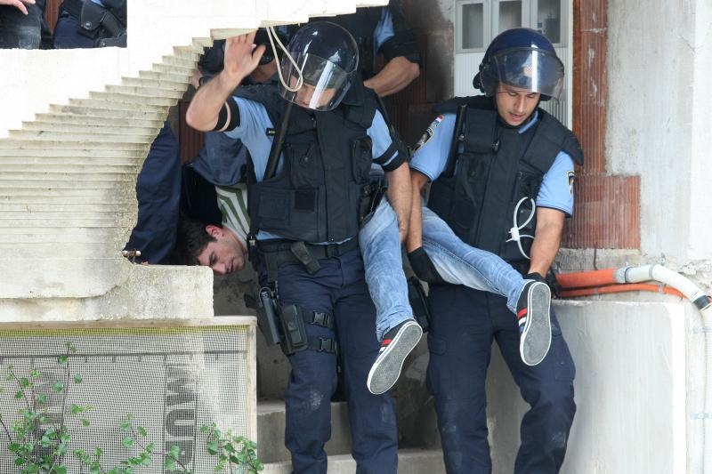 Sveti Filip i Jakov: Brutalna deložacija majke i sina Sveti Filip i Jakov: Brutalna deložacija majke i sina