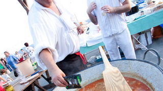 Biograd: 6. Dugi svehrvatski eno-eko-gastro-etno stol, Foto: Franjo Jurić Biograd: 6. Dugi svehrvatski eno-eko-gastro-etno stol, Foto: Franjo Jurić