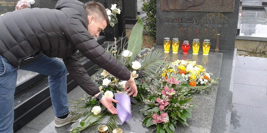 Zadarski studenti na Mirogoju odali počast Tomislavu Ivčiću