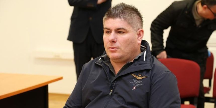 Na Opcinskom sudu nastavljeno je sudjenje uredniku Bujice Velimiru Bujancu u privatnoj tuzbi Ranka Ostojica, bivseg SDP-ovog ministra unutarnjih poslova, za klevetu. Ivan Penava.