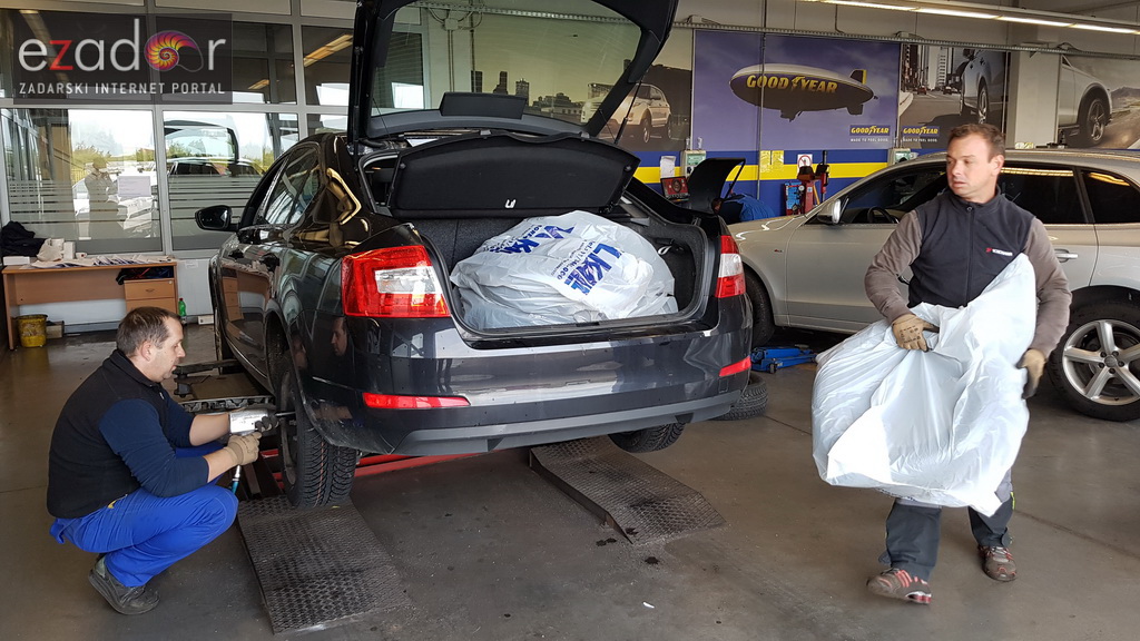 Zadrani pohrlili na izmjenu ljetnih sa zimskim gumama Zadrani pohrlili na izmjenu ljetnih sa zimskim gumama