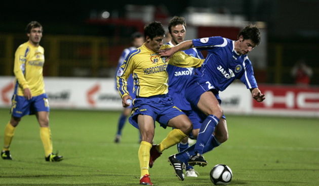 Zapresic, 161009.  Stadion u Zapresicu. Nogometna utakmica 11. kola, TCom 1. HNL, izmedju Inter Zapresica i Zadra. Na slici: Miroslav Saric i Josip Bilaver. Foto: Ranko Suvar / CROPIX