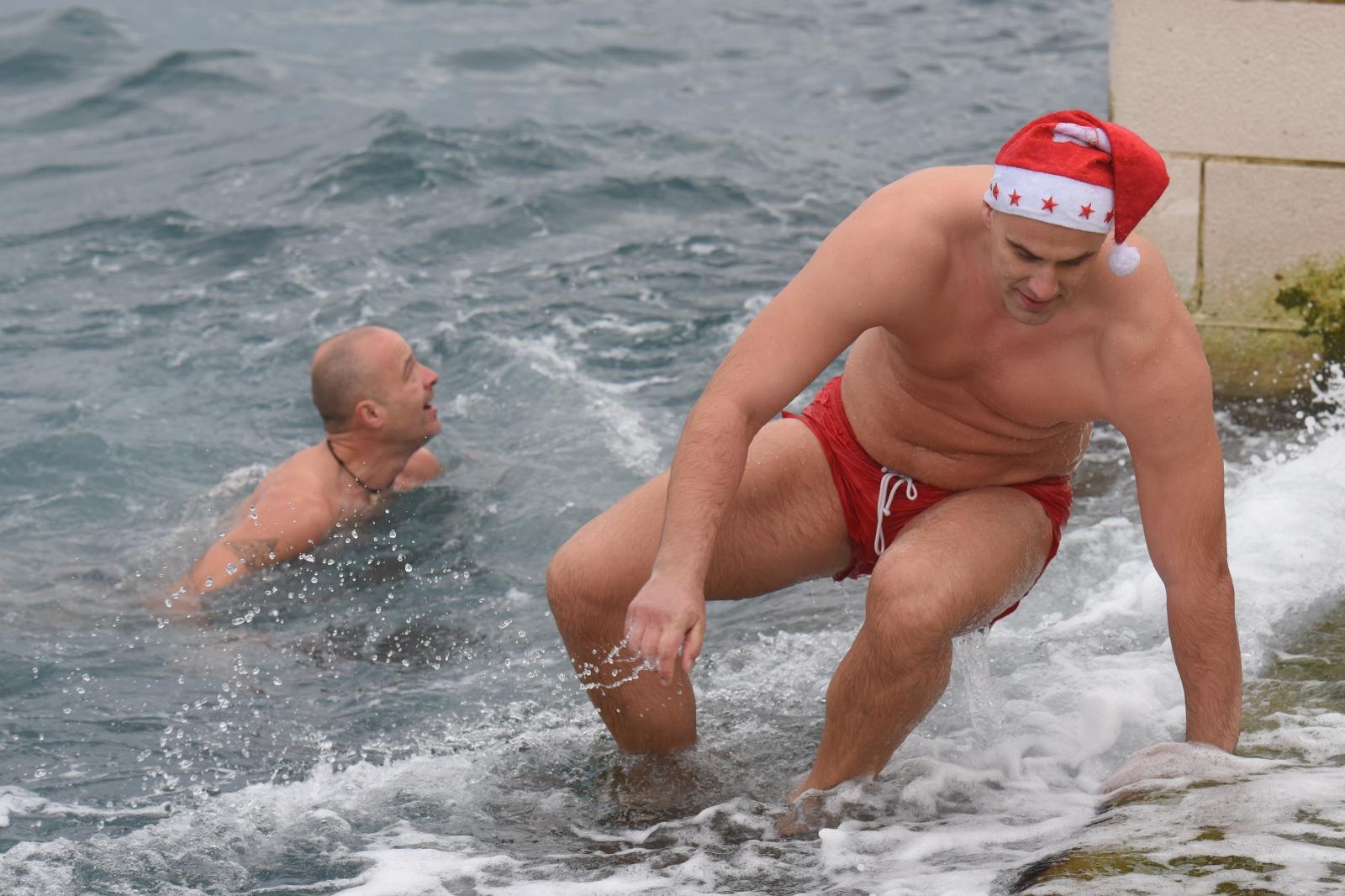 Novogodišnje kupanje na Morskim orguljama Novogodišnje kupanje na Morskim orguljama