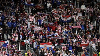 Klagenfurt, 190510.
Prijateljska nogometna utakmica na stadionu Hypo Group Arena izmedju reprezentacija Austrije i Hrvatske.
Na slici: hrvatski navijaci.
Foto: Drago Sopta / CROPIX
