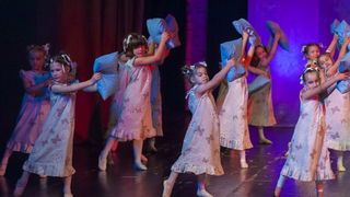 HNK Zadar: Bajka.hr Plesne udruge Gesta, Foto: Željko Karavida HNK Zadar: Bajka.hr Plesne udruge Gesta, Foto: Željko Karavida