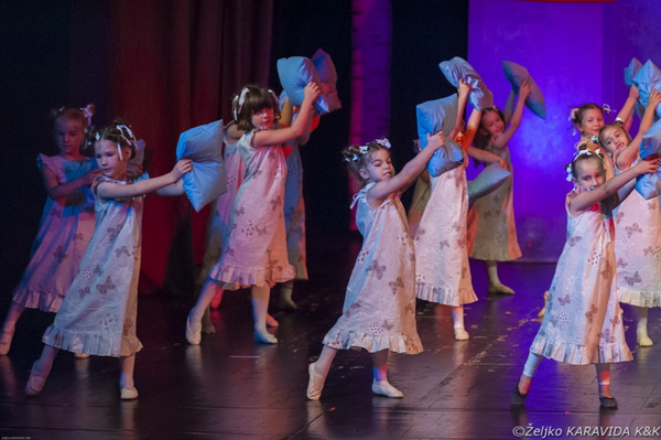 HNK Zadar: Bajka.hr Plesne udruge Gesta, Foto: Željko Karavida HNK Zadar: Bajka.hr Plesne udruge Gesta, Foto: Željko Karavida