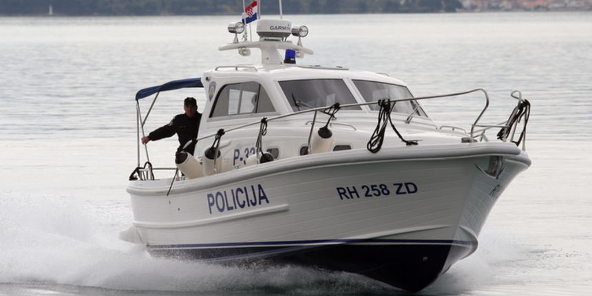Zadar, 18032011.
Danas su djelatnici PU Zadar na Istarskoj obali predstavili  novo plovilo. Radi se o brodu tipa C proizvodnje Piculjanj, tip Rab 830 Patrol duzina 8,3 metra.
Na slici: Piculjan 830.
Foto: Vladimir Ivanov / CROPIX