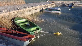 Zaledilo Vransko jezero u lučici na Prosici