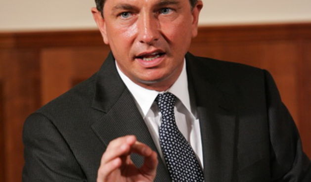 Zagreb, 261009.
Savska, HGK.
U jednodnevni posjet Hrvatskoj dosao je premijer Slovenije Borut Pahor.
Na slici: Borut Pahor daje izjavu za novinare.
Foto: Davor Pongracic / CROPIX