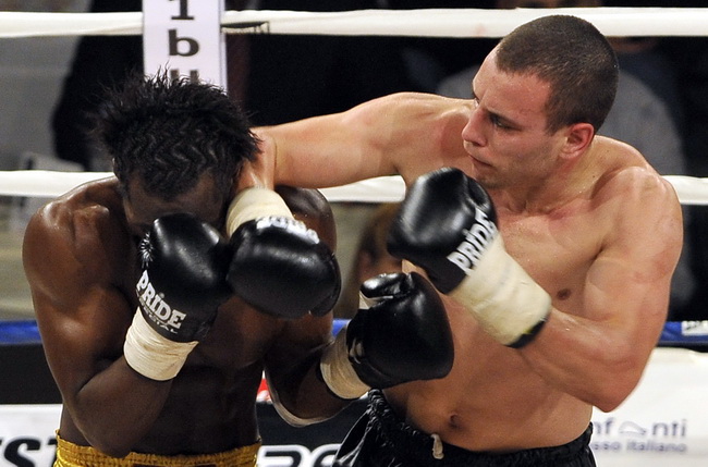 Split, 270310.
Veceras se u Spaladium Areni odrzava spektakl “Obracun u ringu 10” povodom 15-te obljetnice boksackog kluba Pit Bull. Borci ce nastupiti u 17 atraktivnih K1 i MMA ( ultimate fight) borbama.
Na fotografiji: Frane Radnic i Philippe Salmon.
Fo