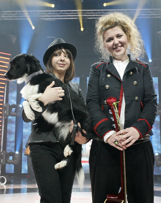 Zagreb, 191110. 
Studio 2 Jadran filma, Oporovecka 12.
Treca polufinalna emisija Supertalent showa Nove TV. 
Na slici: pobjednice Maja Terzic i Nessa (pas) i Viktorija Novosel.
Foto: Nina Djurdjevic / CROPIX