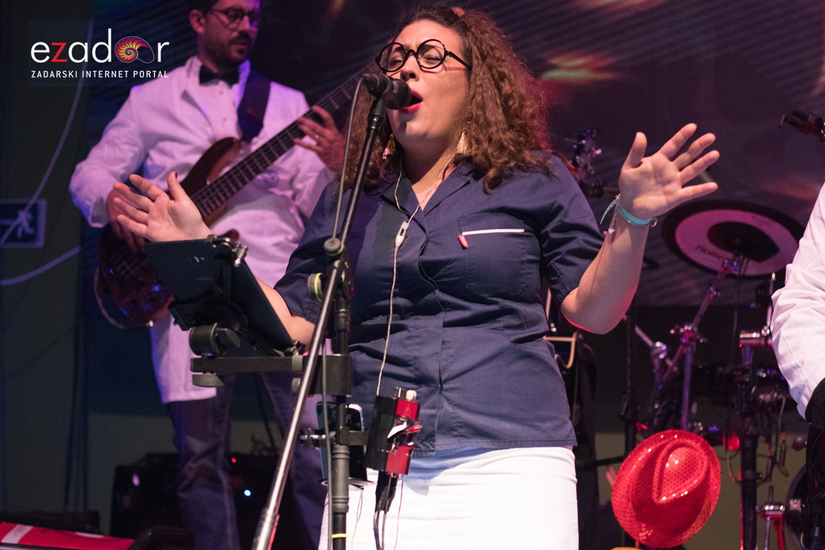 Ludnica u Saturnusu: Najbolji doček u svemiru i šire Ludnica u Saturnusu: Najbolji doček u svemiru i šire