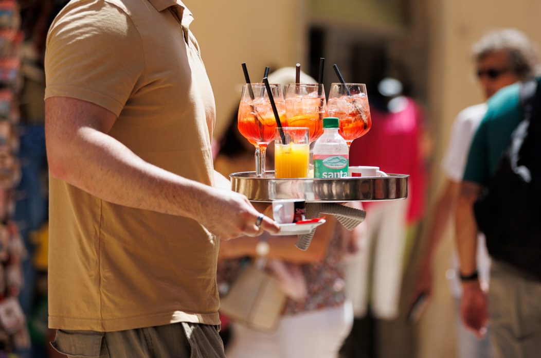 Đir po gradu, subotnja špica, 28. lipnja 2025. aperol konobar kafic ugostitelji