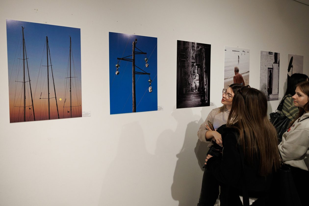 Međunarodna izložba najboljih fotografija pristiglih na natječaj “Pogledaj Mediteran” otvorena u Kneževoj palači