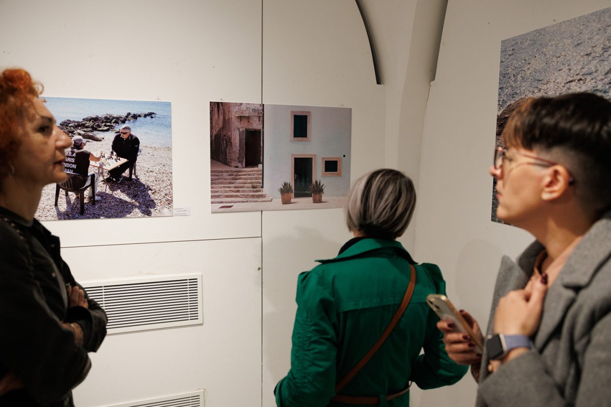 Međunarodna izložba najboljih fotografija pristiglih na natječaj “Pogledaj Mediteran” otvorena u Kneževoj palači