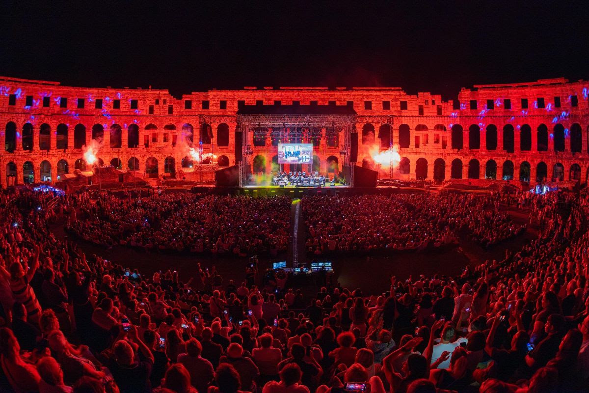 Bralić i Klapa Intrade nastupili u Pulskoj Areni (4) Bralić i Klapa Intrade nastupili u Pulskoj Areni (4)