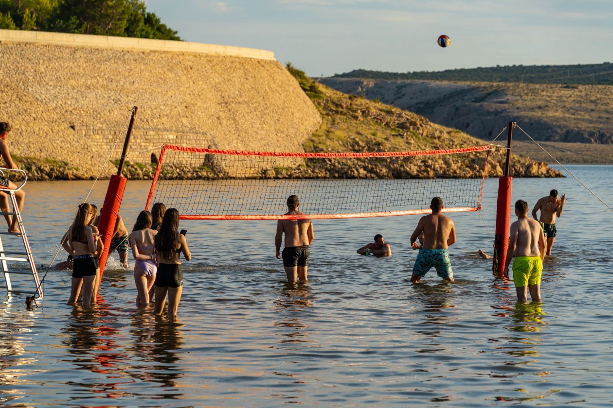 Odbojka u moru i skokovi u Maslenici oduševili posjetitelje