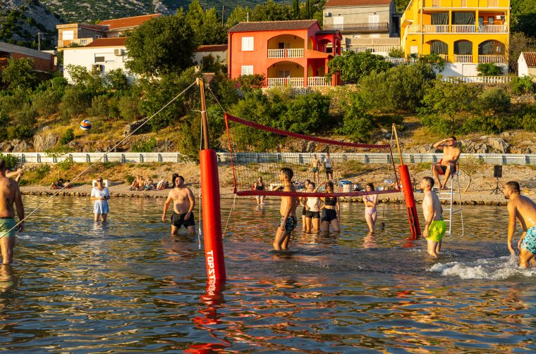 Odbojka u moru i skokovi u Maslenici oduševili posjetitelje