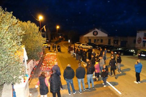 Vukšić zapalio svijeće u znak sjećanja za Vukovar i Škabrnju