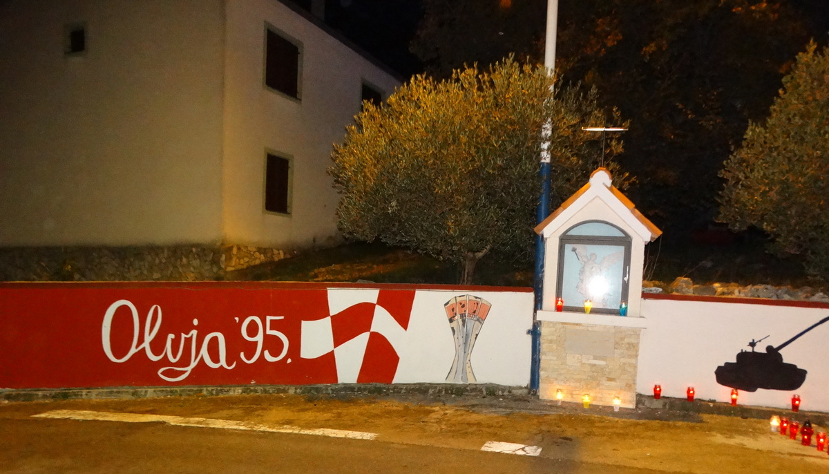 Vukšić zapalio svijeće u znak sjećanja za Vukovar i Škabrnju Vukšić zapalio svijeće u znak sjećanja za Vukovar i Škabrnju