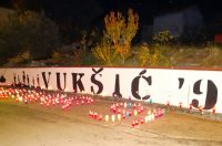 Vukšić zapalio svijeće u znak sjećanja za Vukovar i Škabrnju Vukšić zapalio svijeće u znak sjećanja za Vukovar i Škabrnju