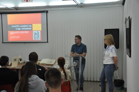 U sklopu programa „Ja istražujem“, koji povezuje škole i istraživačke institucije, učenici 4. razreda Prirodoslovno-grafičke škole Zadar, smjera grafički urednik – dizajner, sudjelovali su u edukativnoj radionici pod nazivom „Grafički urednici na tragu renesanse“.