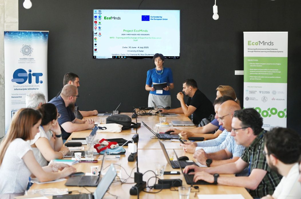 EcoMinds (10) EcoMinds (10)