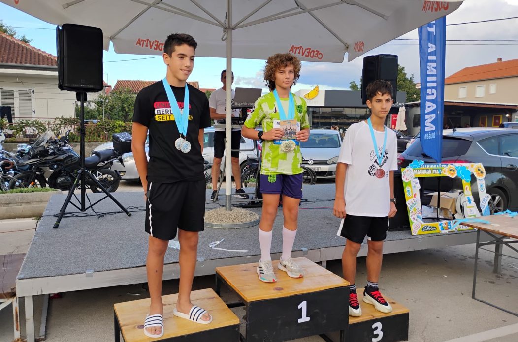 Emil Jones – 1. mjesto Đir juniori Emil Jones – 1. mjesto Đir juniori