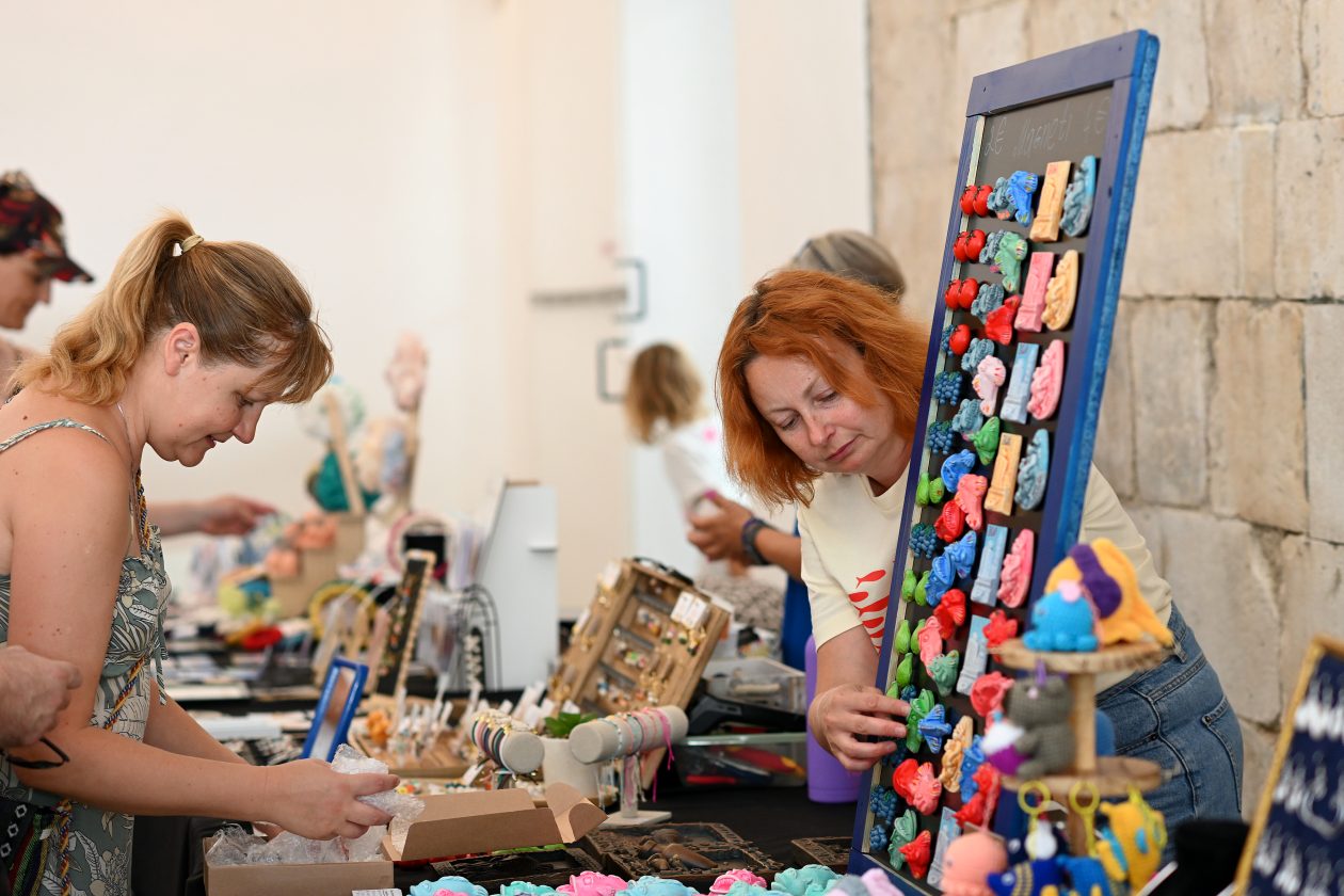 Ljeto na pijaci rukotvorine kreativci