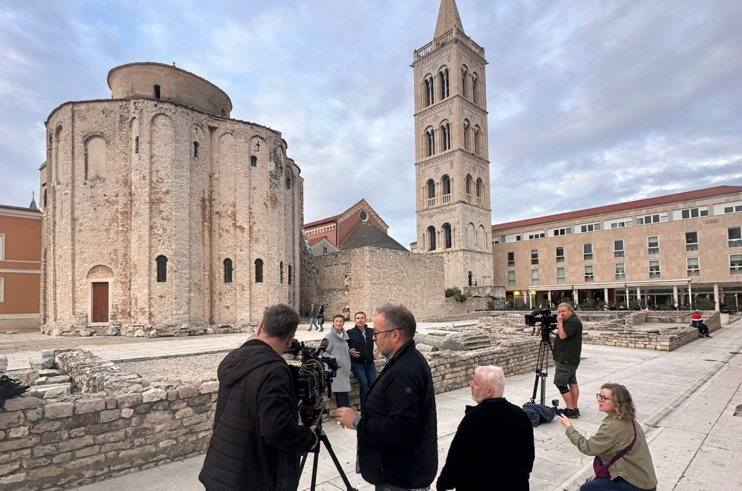 HRLR 6 "High Road, Low Road"