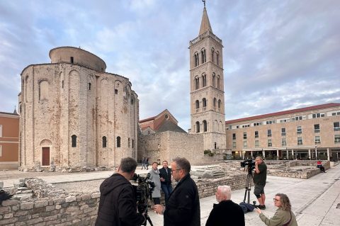 HRLR 6 "High Road, Low Road"