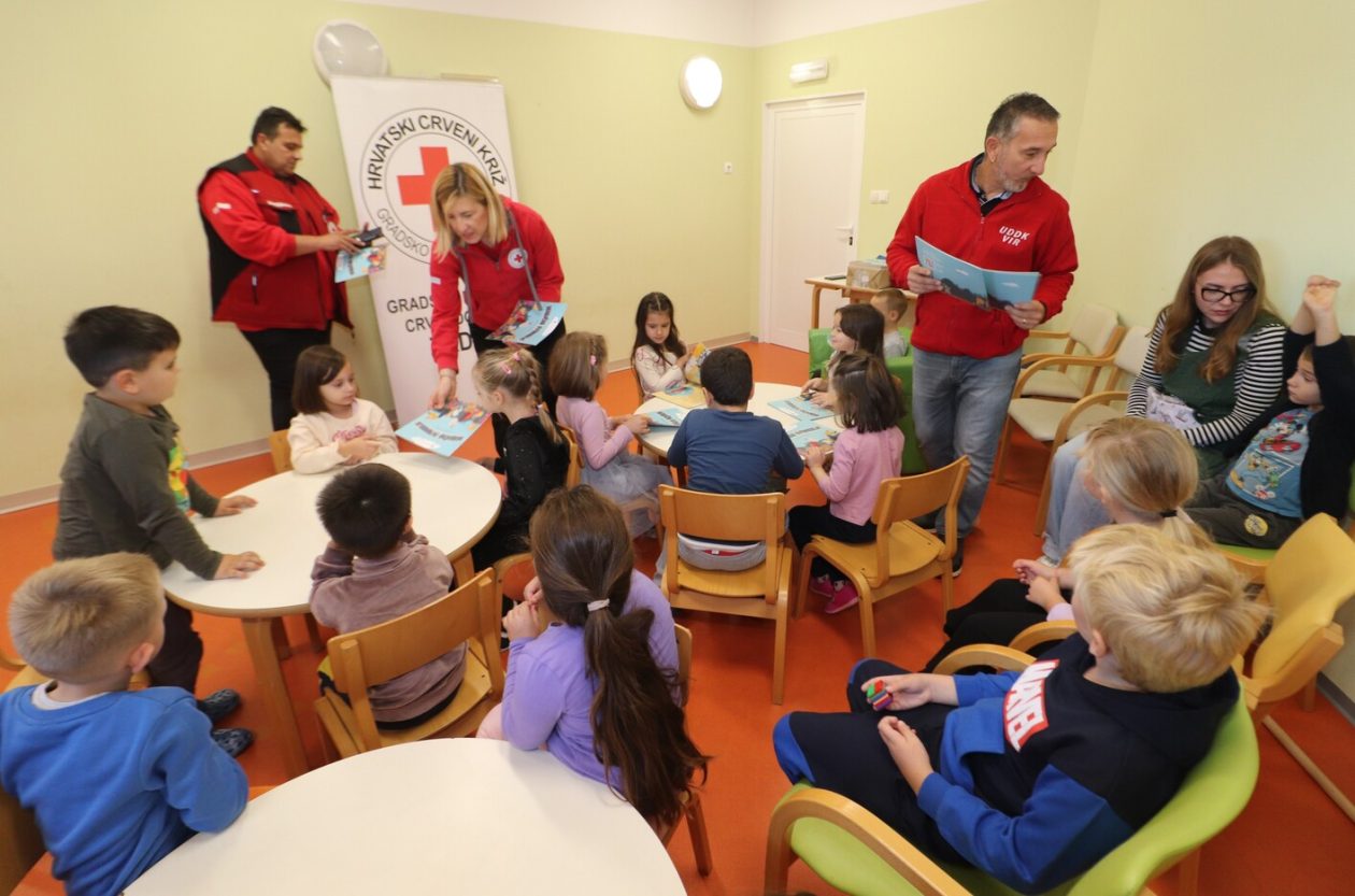 Predstavljena slikovnica Neobično putovanje Hrvatskog Crvenog križa