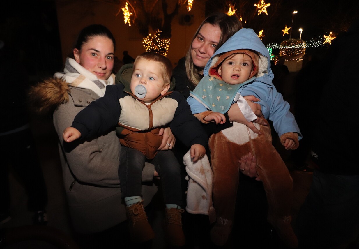 Otvoren Advent u Viru i dječje Božićno selo