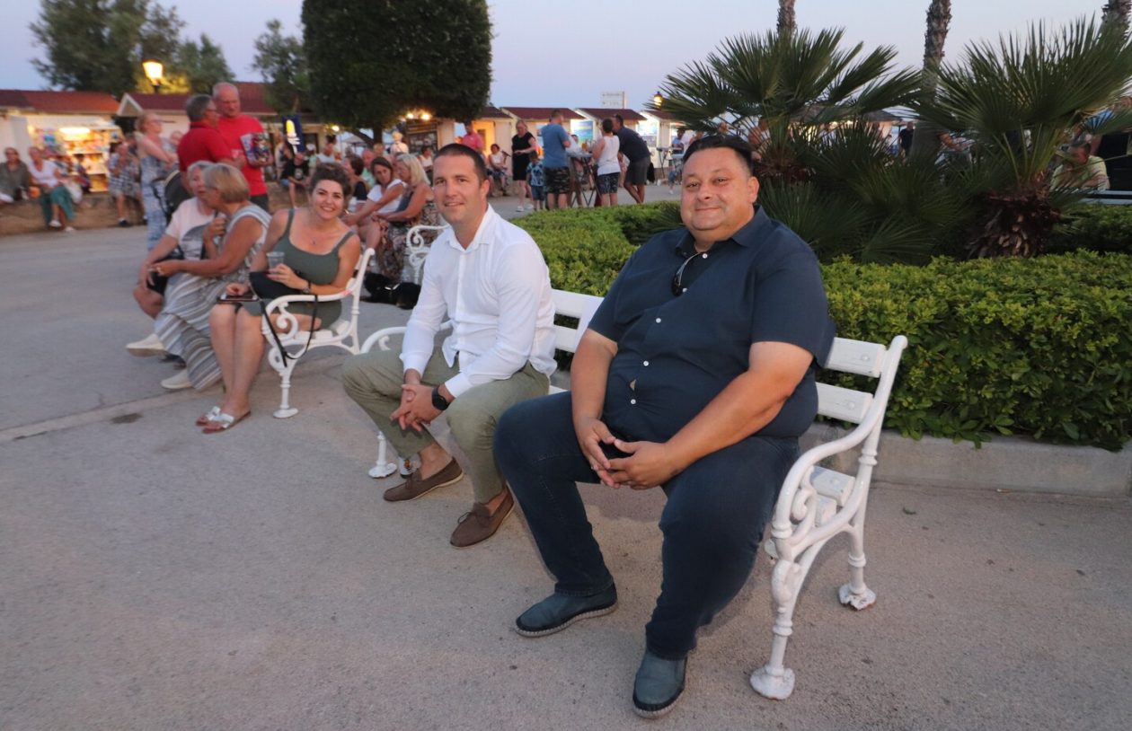 Na Trgu svetoga Jure u Viru održana Ribarska večer