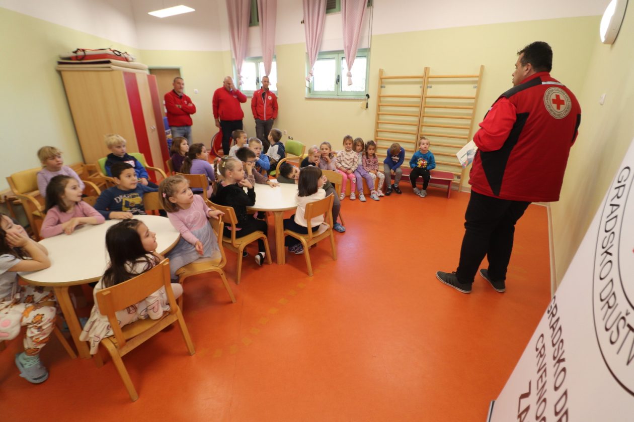 Predstavljena slikovnica Neobično putovanje Hrvatskog Crvenog križa