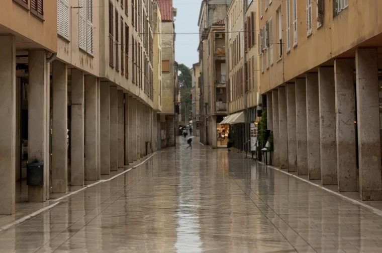 kisa, jesen, prazna kalelarga