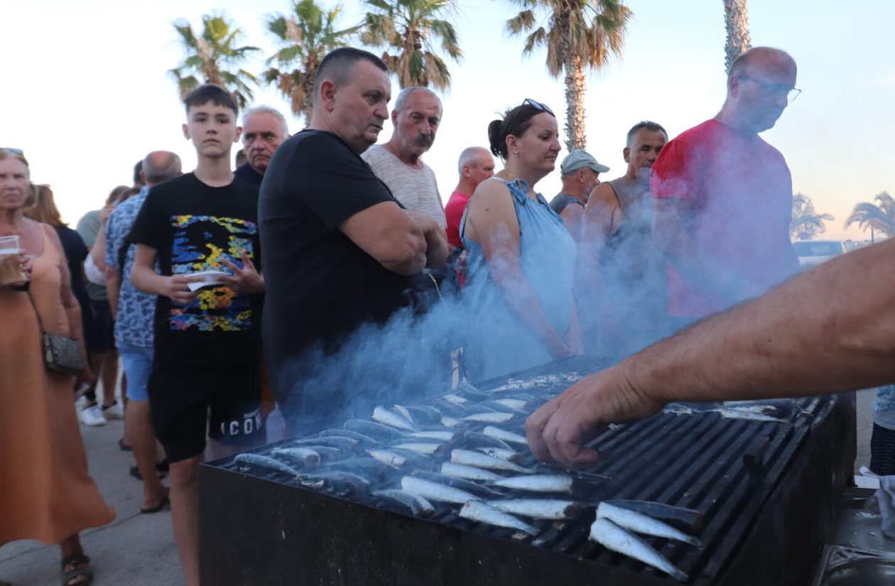 Na Trgu svetoga Jure u Viru održana Ribarska večer