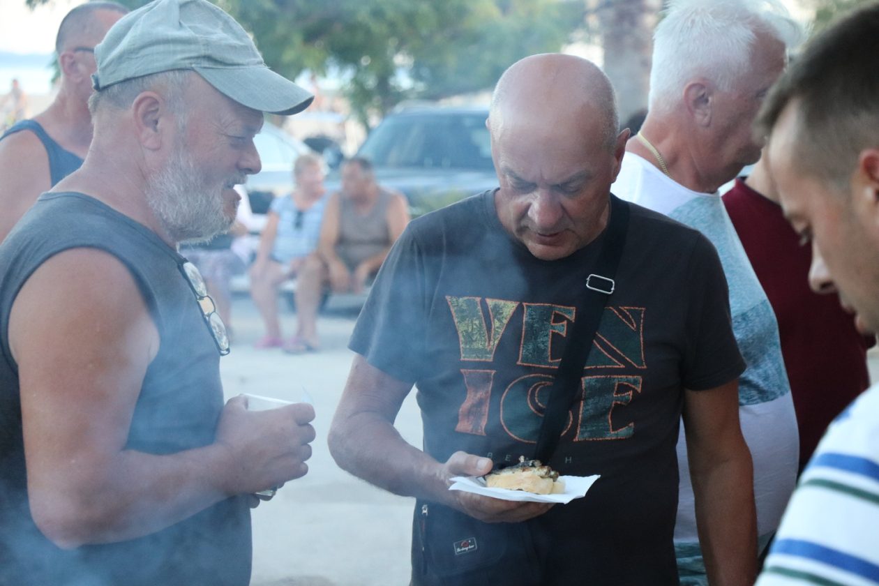 Na Trgu svetoga Jure u Viru održana Ribarska večer