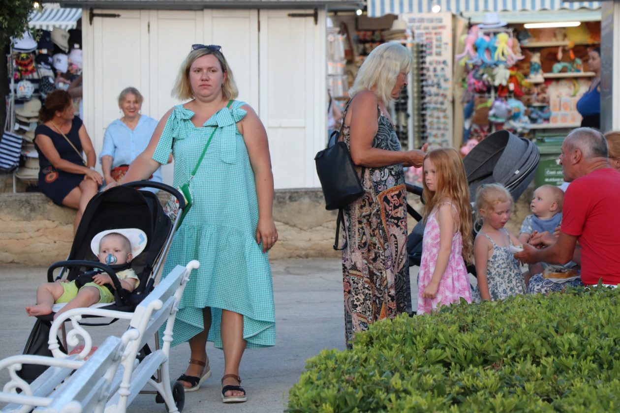Na Trgu svetoga Jure u Viru održana Ribarska večer