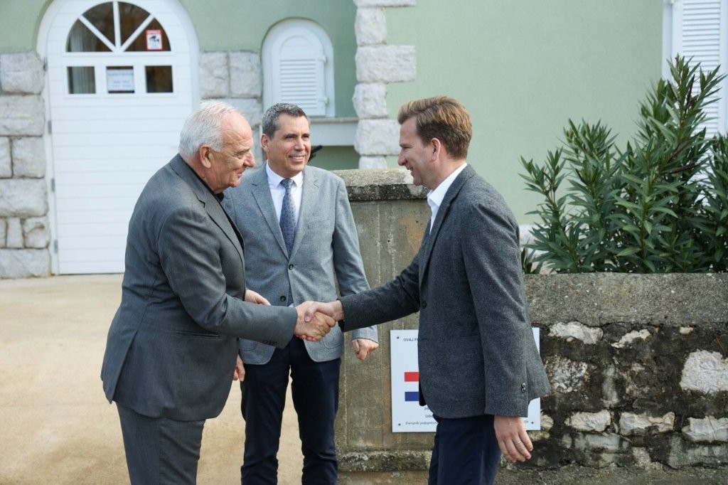 Drustveni dom Nin U novouređenom prostoru Društvenoga doma u Ninu održana je svečana završnica školskog natječaja Zadarske županije