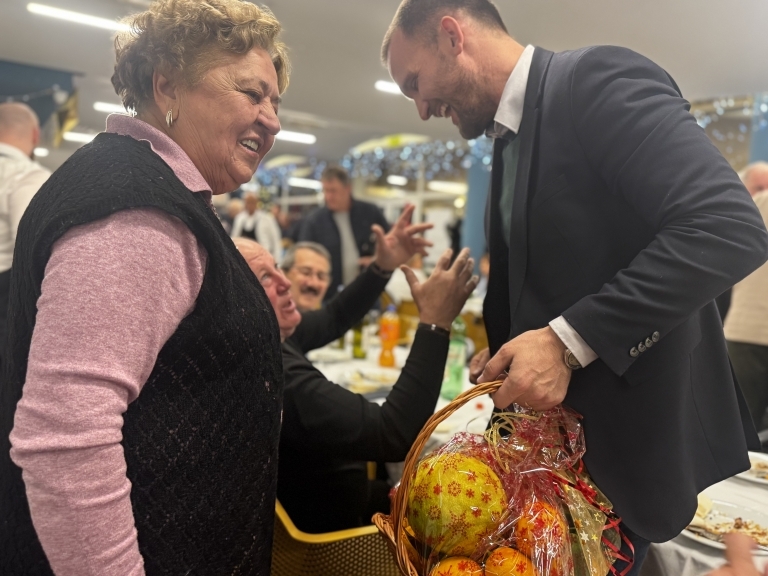 Božićno druženje branitelja u JK Uskok: chef Renato Kraljev pripremio divljač, stigao i gradonačelnik Erlić Božićno druženje branitelja u JK Uskok: chef Renato Kraljev pripremio divljač, stigao i gradonačelnik Erlić