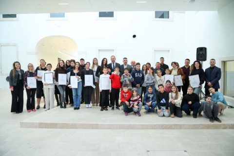 Dujela i Ćurković dodjelili priznanja “Volonterska ruka” Dujela i Ćurković dodjelili priznanja “Volonterska ruka”