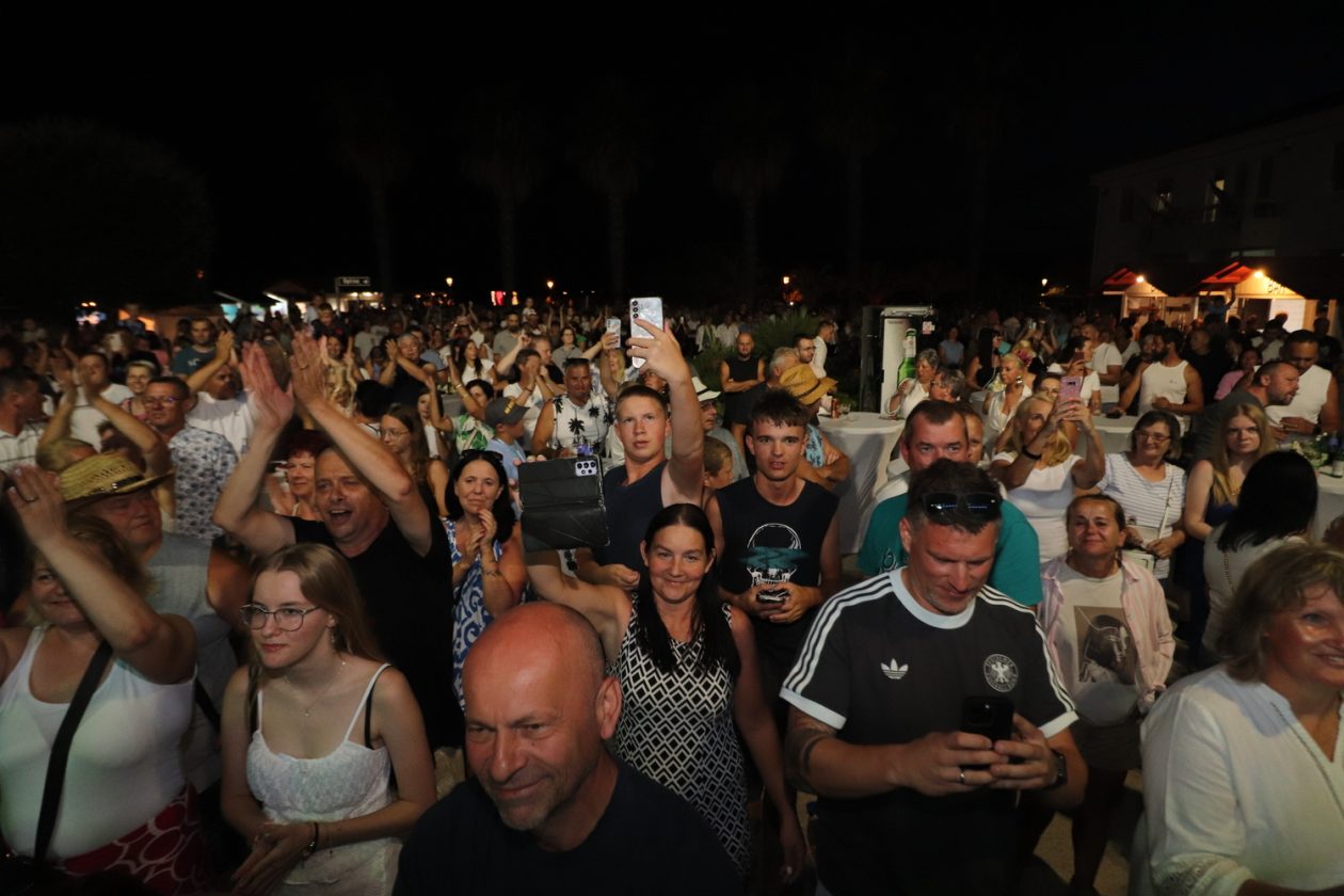 Prvi koncert Davora Borna oduševio publiku na Viru